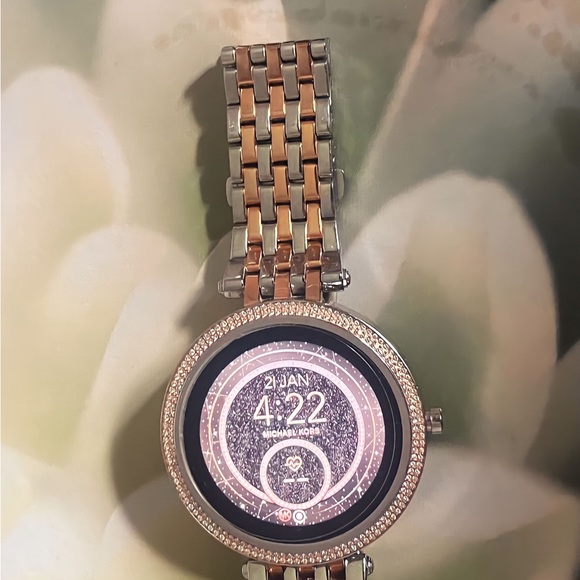 Michael Kors-Smartwatch. Worn only twice, have the charger &screen protector on. - Picture 2 of 2